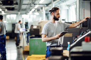 Planificarea și programarea producției în fabrici: Cum un ERP poate asigura o producție fluidă Planificarea și programarea producției în fabrici: Cum un ERP poate asigura o producție fluidă