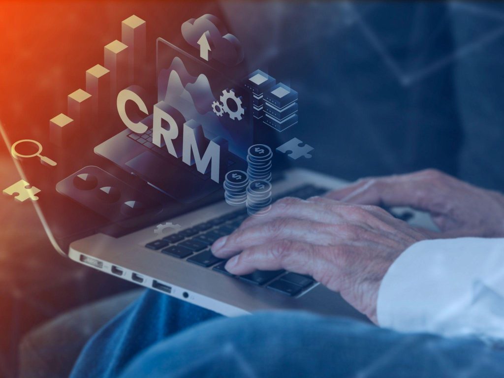 Cum să îmbunătățești procesele de comunicare internă și externă cu un CRM