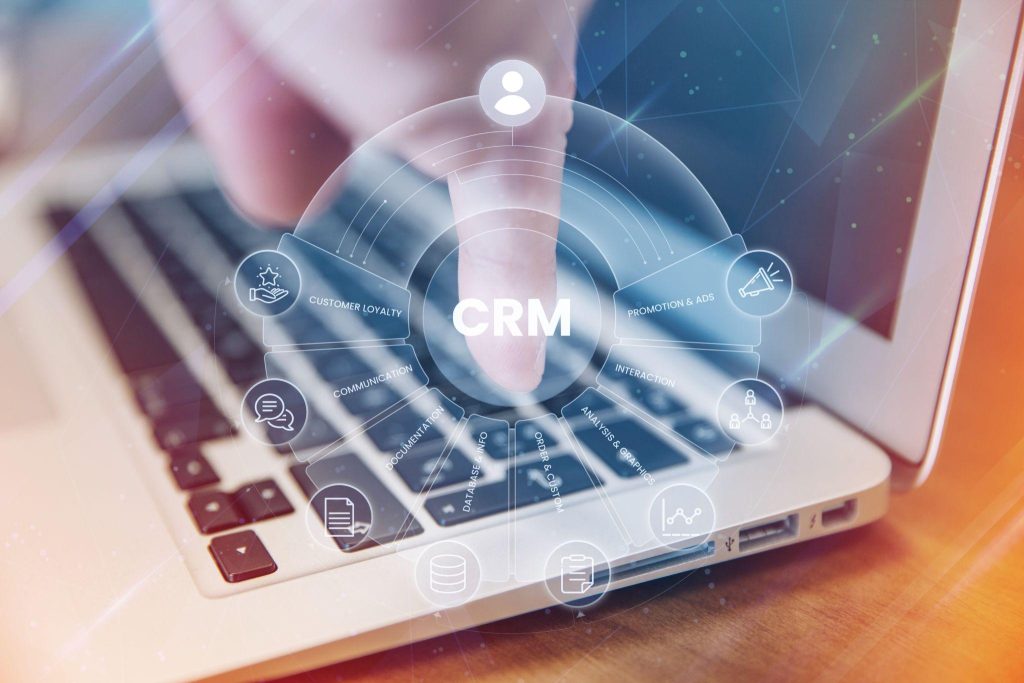 Rolul datelor în creșterea vânzărilor: cum te ajută un CRM să obții analize avansate