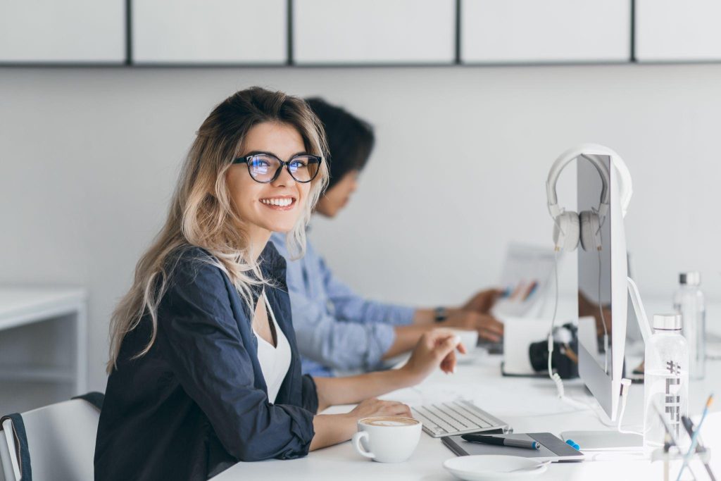 Cum te poate ajuta un CRM să-ți îmbunătățești relația cu clienții?