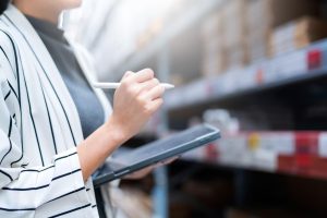 Cum un software personalizat poate rezolva provocarile din distributie software personalizat